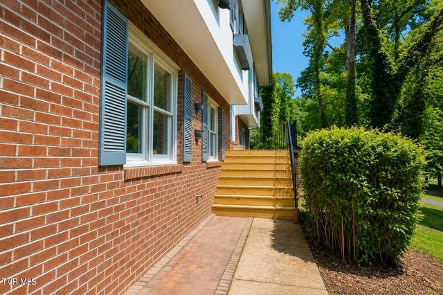 205 Tamassee Drive, Johnson City, TN 37601
