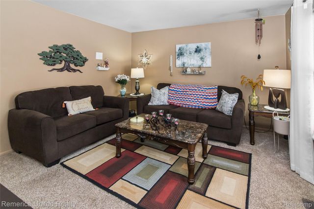 11043 Hamburg Road, Hamburg Township, MI 48189