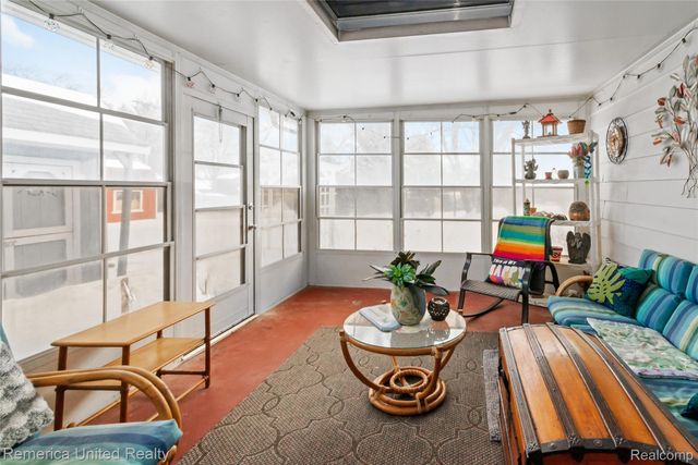 11043 Hamburg Road, Hamburg Township, MI 48189