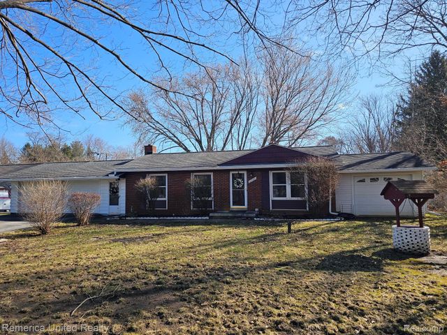 11043 Hamburg Road, Hamburg Township, MI 48189