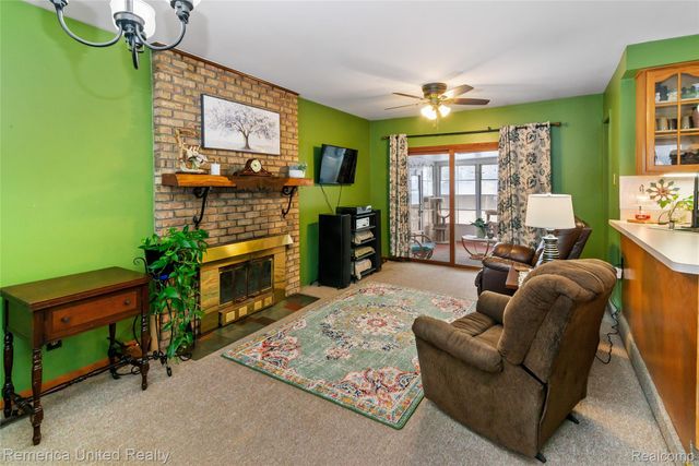 11043 Hamburg Road, Hamburg Township, MI 48189