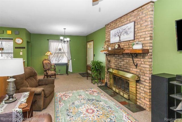 11043 Hamburg Road, Hamburg Township, MI 48189