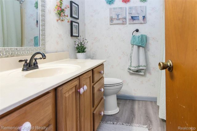 11043 Hamburg Road, Hamburg Township, MI 48189