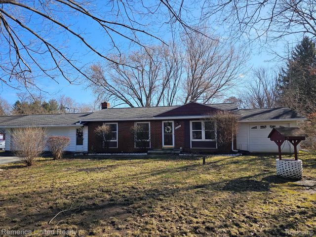 11043 Hamburg Road, Hamburg Township, MI 48189