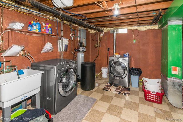 11043 Hamburg Road, Hamburg Township, MI 48189