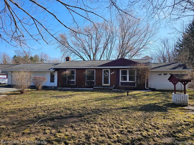 11043 Hamburg Road, Hamburg Township, MI 48189