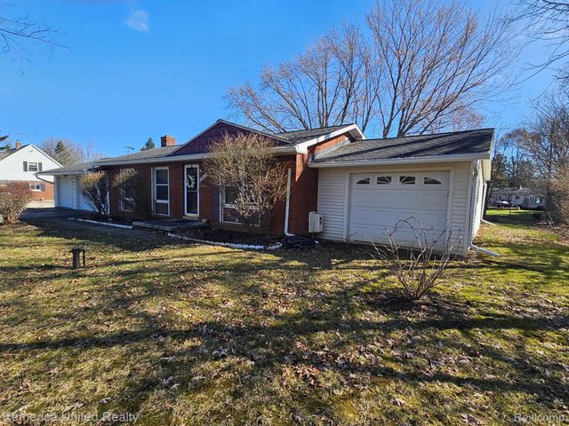 11043 Hamburg Road, Hamburg Township, MI 48189