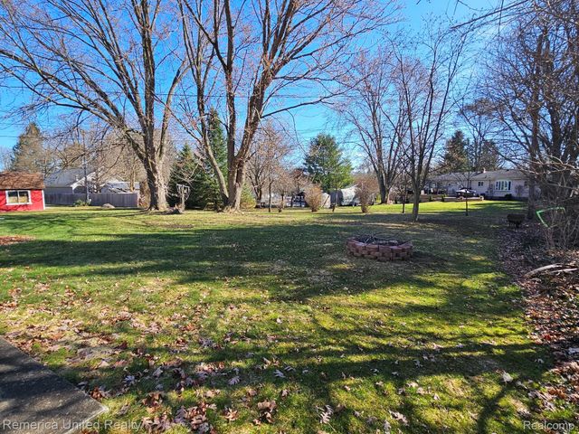 11043 Hamburg Road, Hamburg Township, MI 48189