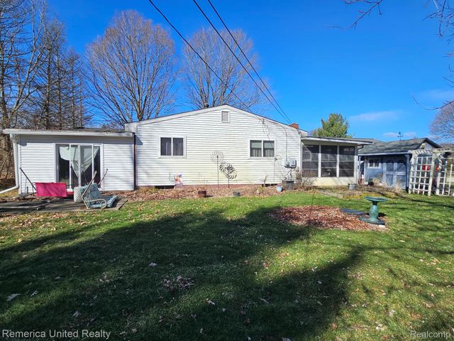 11043 Hamburg Road, Hamburg Township, MI 48189