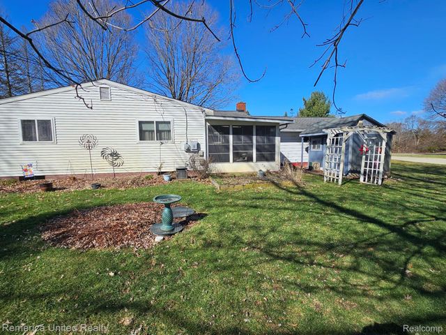 11043 Hamburg Road, Hamburg Township, MI 48189