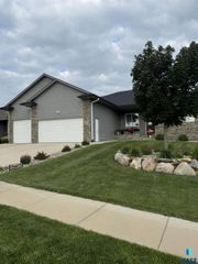 1013 N Danielle Dr Drive, Sioux Falls, SD 57103
