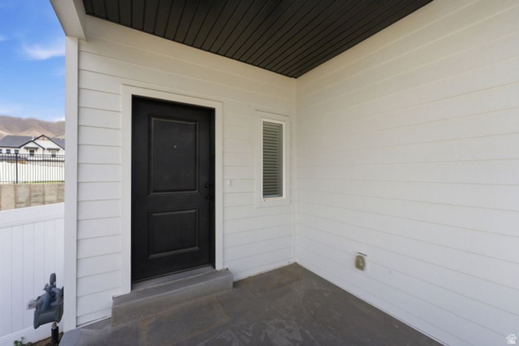 Image 4 of property listing at 3678 N OAK BLVD, Eagle Mountain, UT 84005