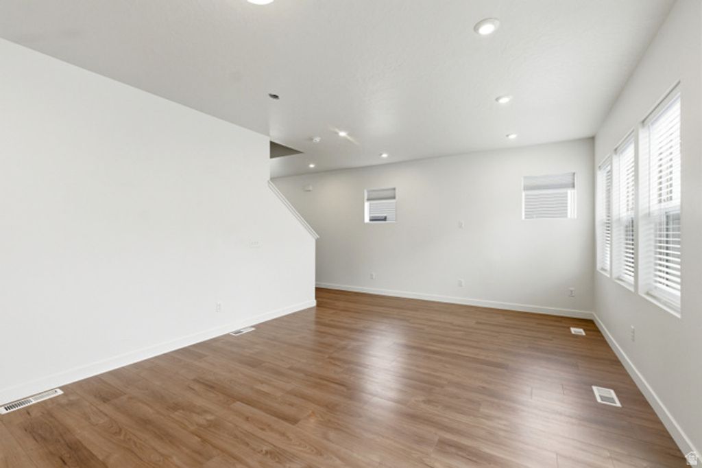 Image 5 of property listing at 3678 N OAK BLVD, Eagle Mountain, UT 84005