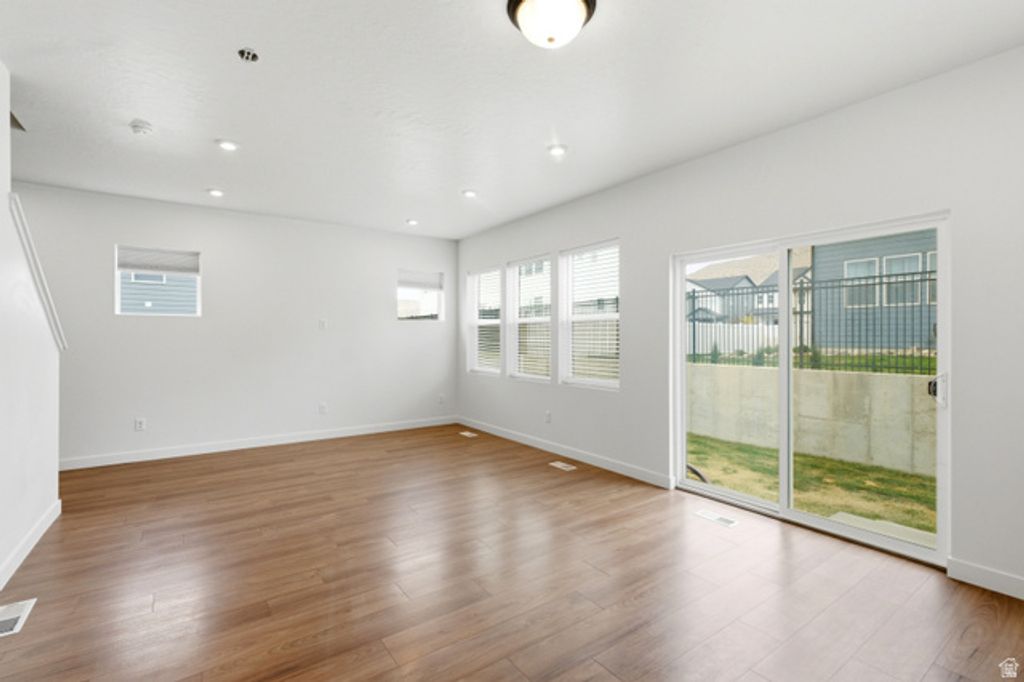 Image 6 of property listing at 3678 N OAK BLVD, Eagle Mountain, UT 84005