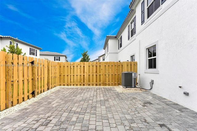 11925 NW 46th St, Coral Springs, FL 33076