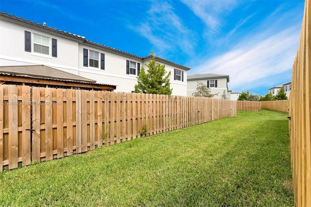 11925 NW 46th St, Coral Springs, FL 33076