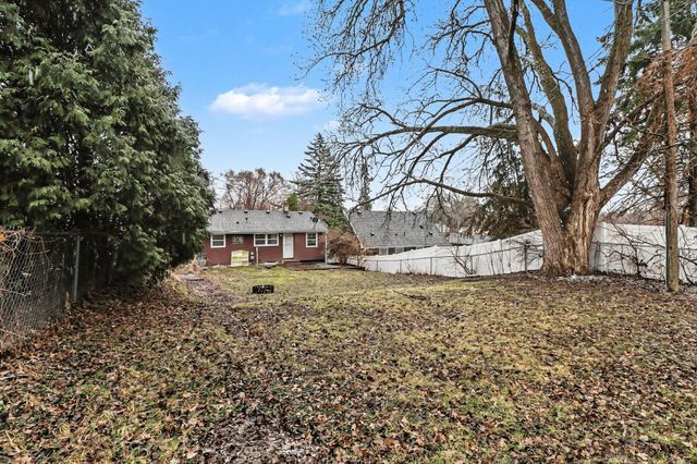 875 Iroquois Avenue, Saint Paul, MN 55119