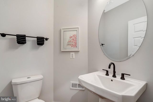 406 BROOKLAND GROVE DR NE, Washington, DC 20017