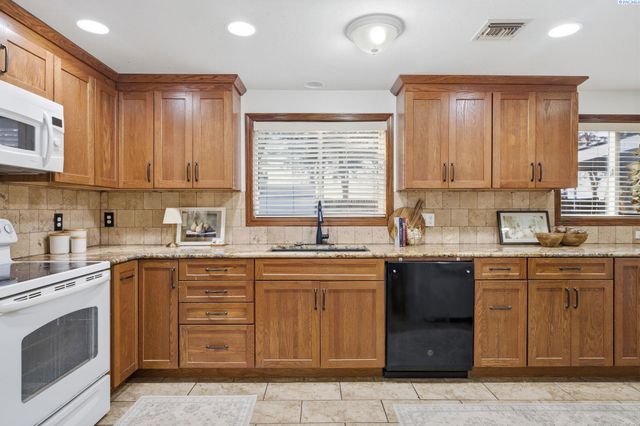 1313 Cottonwood Drive, Richland, WA 99354