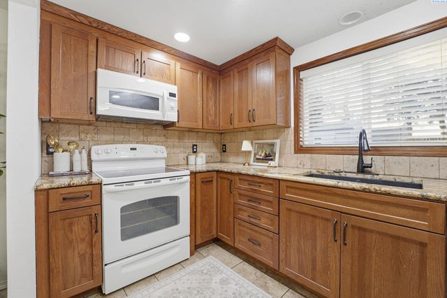 1313 Cottonwood Drive, Richland, WA 99354