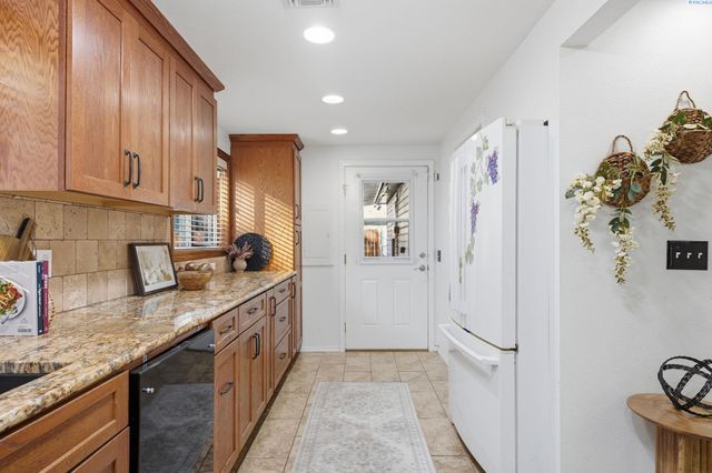 1313 Cottonwood Drive, Richland, WA 99354