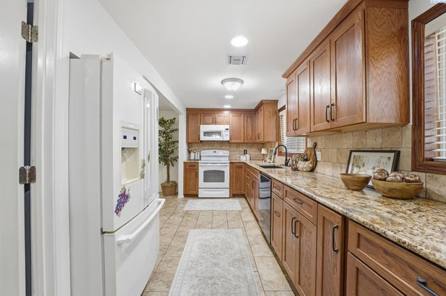 1313 Cottonwood Drive, Richland, WA 99354