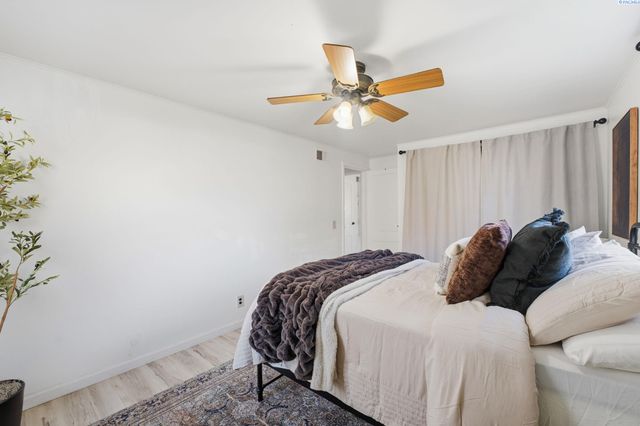 1313 Cottonwood Drive, Richland, WA 99354