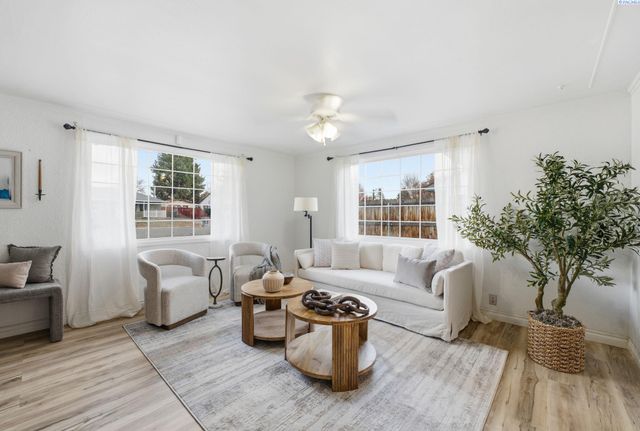 1313 Cottonwood Drive, Richland, WA 99354