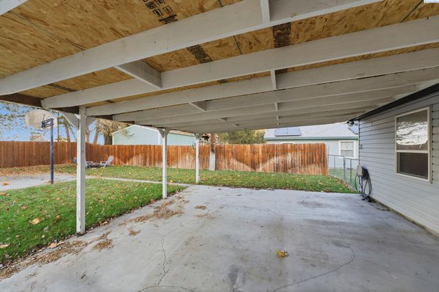 1313 Cottonwood Drive, Richland, WA 99354