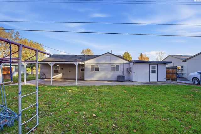 1313 Cottonwood Drive, Richland, WA 99354