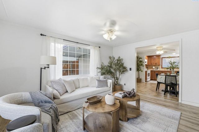 1313 Cottonwood Drive, Richland, WA 99354