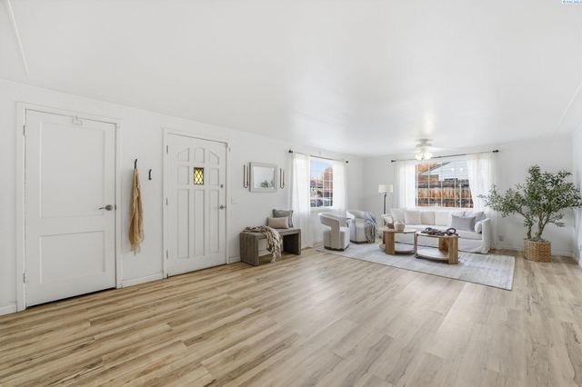 1313 Cottonwood Drive, Richland, WA 99354