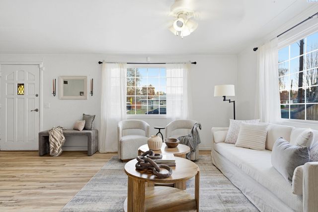 1313 Cottonwood Drive, Richland, WA 99354