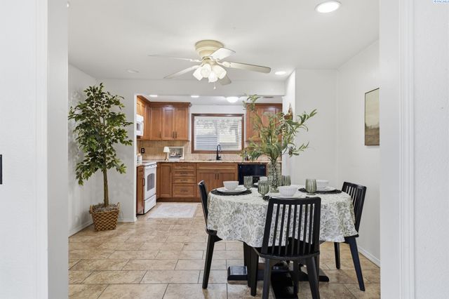 1313 Cottonwood Drive, Richland, WA 99354