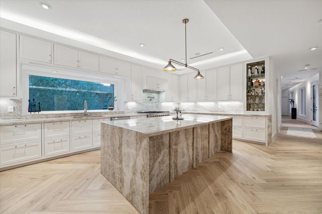 5222 Woodway Drive, Houston, TX 77056