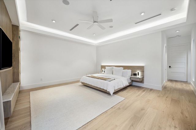 5222 Woodway Drive, Houston, TX 77056