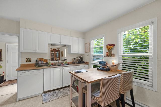 3852 Courtland Place S, Seattle, WA 98118