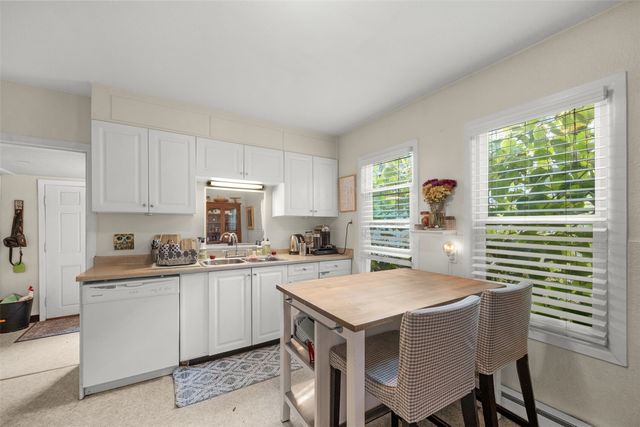 3852 Courtland Place S, Seattle, WA 98118