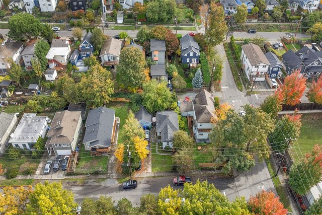 3852 Courtland Place S, Seattle, WA 98118