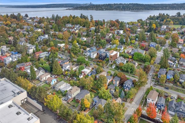 3852 Courtland Place S, Seattle, WA 98118