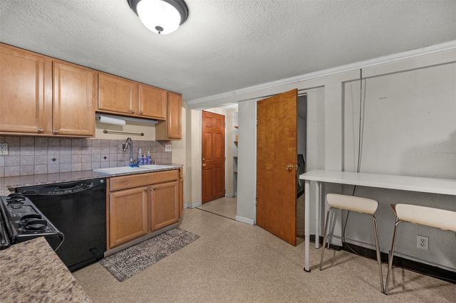 3852 Courtland Place S, Seattle, WA 98118
