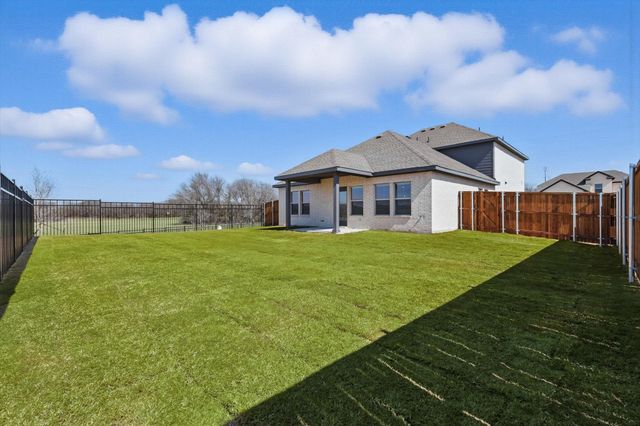 2238 Maple Ridge Drive, Van Alstyne, TX 75495