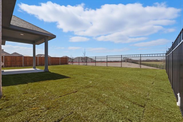 2238 Maple Ridge Drive, Van Alstyne, TX 75495