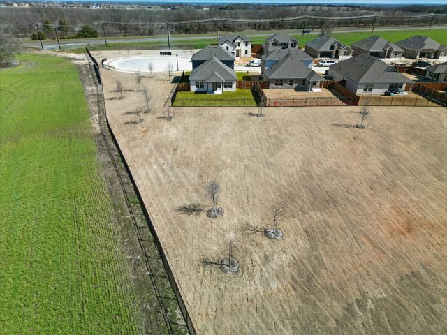 2238 Maple Ridge Drive, Van Alstyne, TX 75495