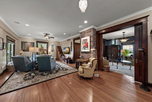105 SW 15th Street, Blue Springs, MO 64015