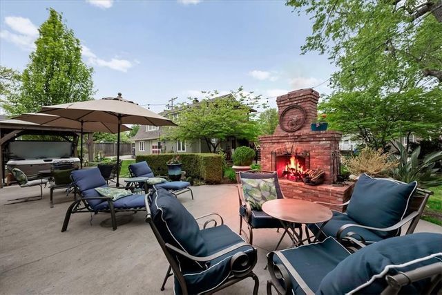 105 SW 15th Street, Blue Springs, MO 64015