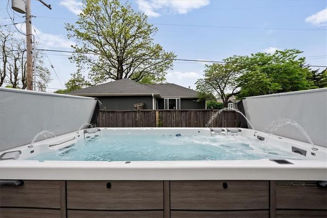 105 SW 15th Street, Blue Springs, MO 64015