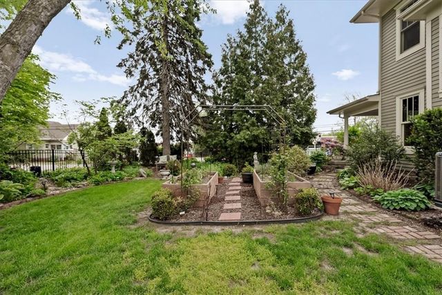 105 SW 15th Street, Blue Springs, MO 64015
