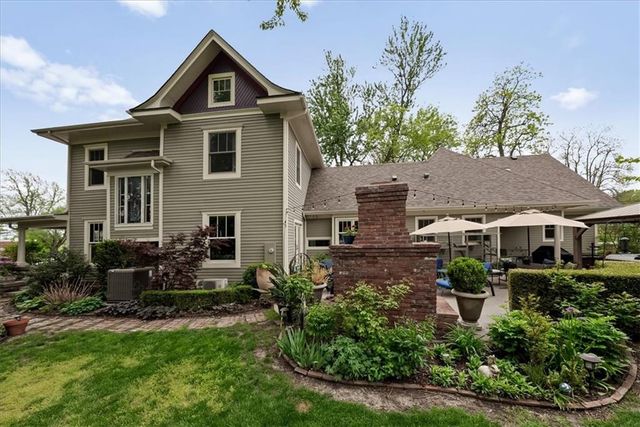 105 SW 15th Street, Blue Springs, MO 64015