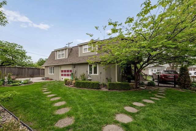 105 SW 15th Street, Blue Springs, MO 64015